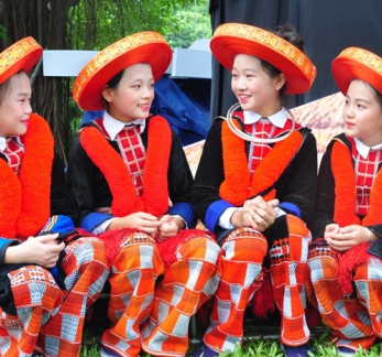 Cho thuê trang phục dân tộc Dao
