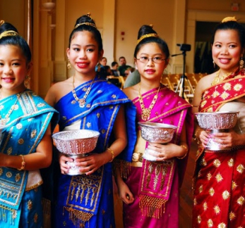 Trang phục biểu diễn nước Lào